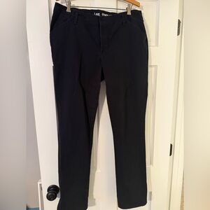 Lee Essential Chino in Black